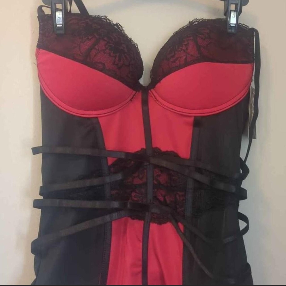 Elegant Red and Black Lace Chemise